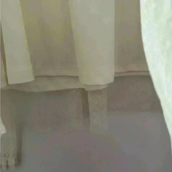 Guess beautiful top. Hardly worn. Spring/summer season start - Picture 8 of 11